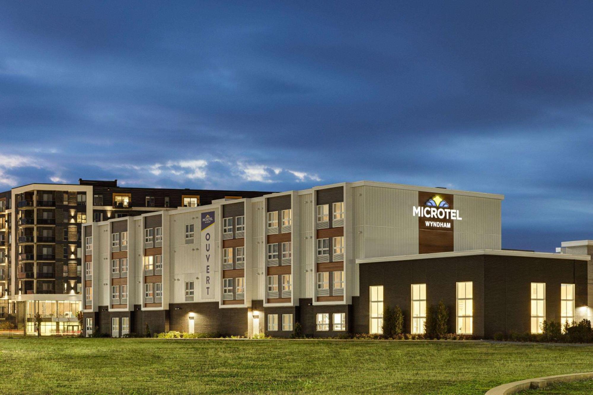 Microtel Inn & Suites By Wyndham Boisbriand Sainte-Thérèse-de-Blainville Exterior photo