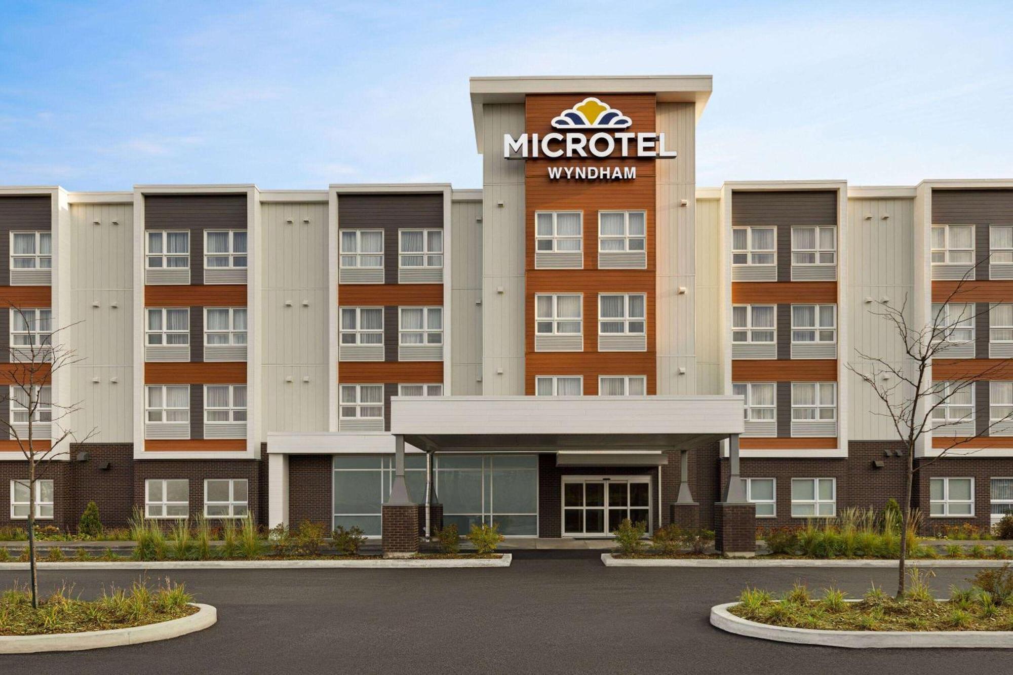 Microtel Inn & Suites By Wyndham Boisbriand Sainte-Thérèse-de-Blainville Exterior photo