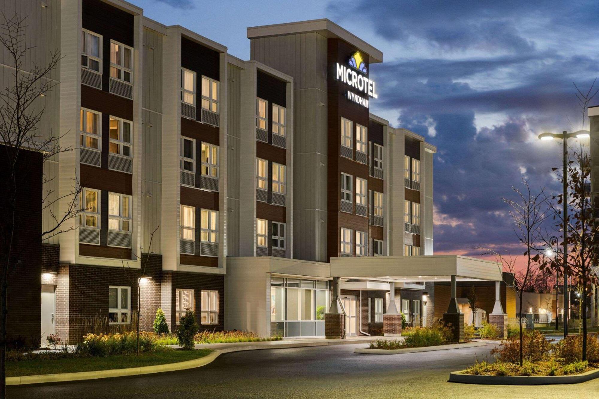 Microtel Inn & Suites By Wyndham Boisbriand Sainte-Thérèse-de-Blainville Exterior photo