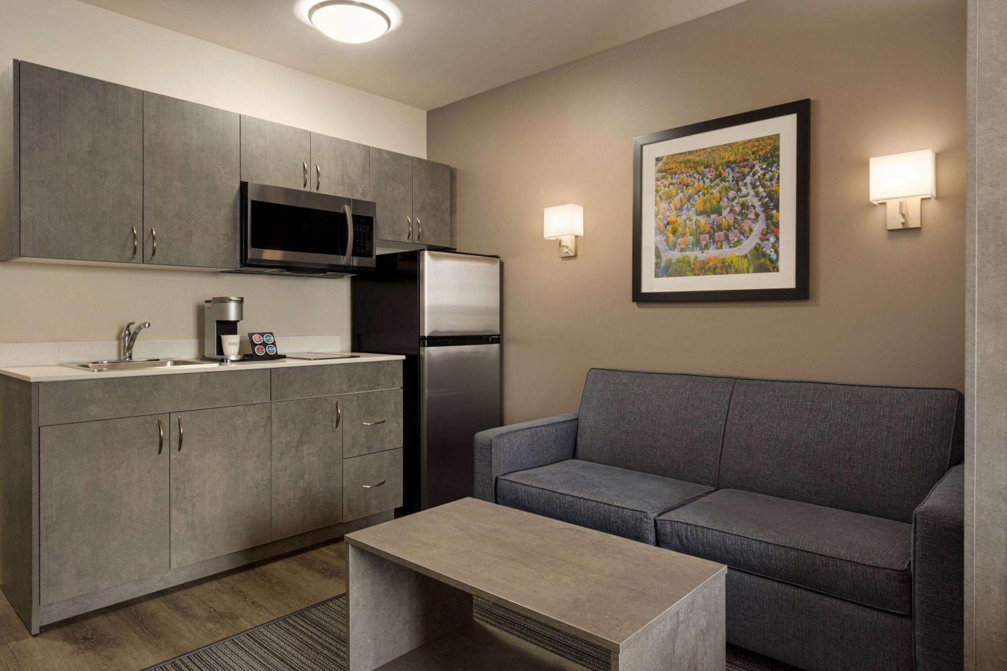 Microtel Inn & Suites By Wyndham Boisbriand Sainte-Thérèse-de-Blainville Exterior photo