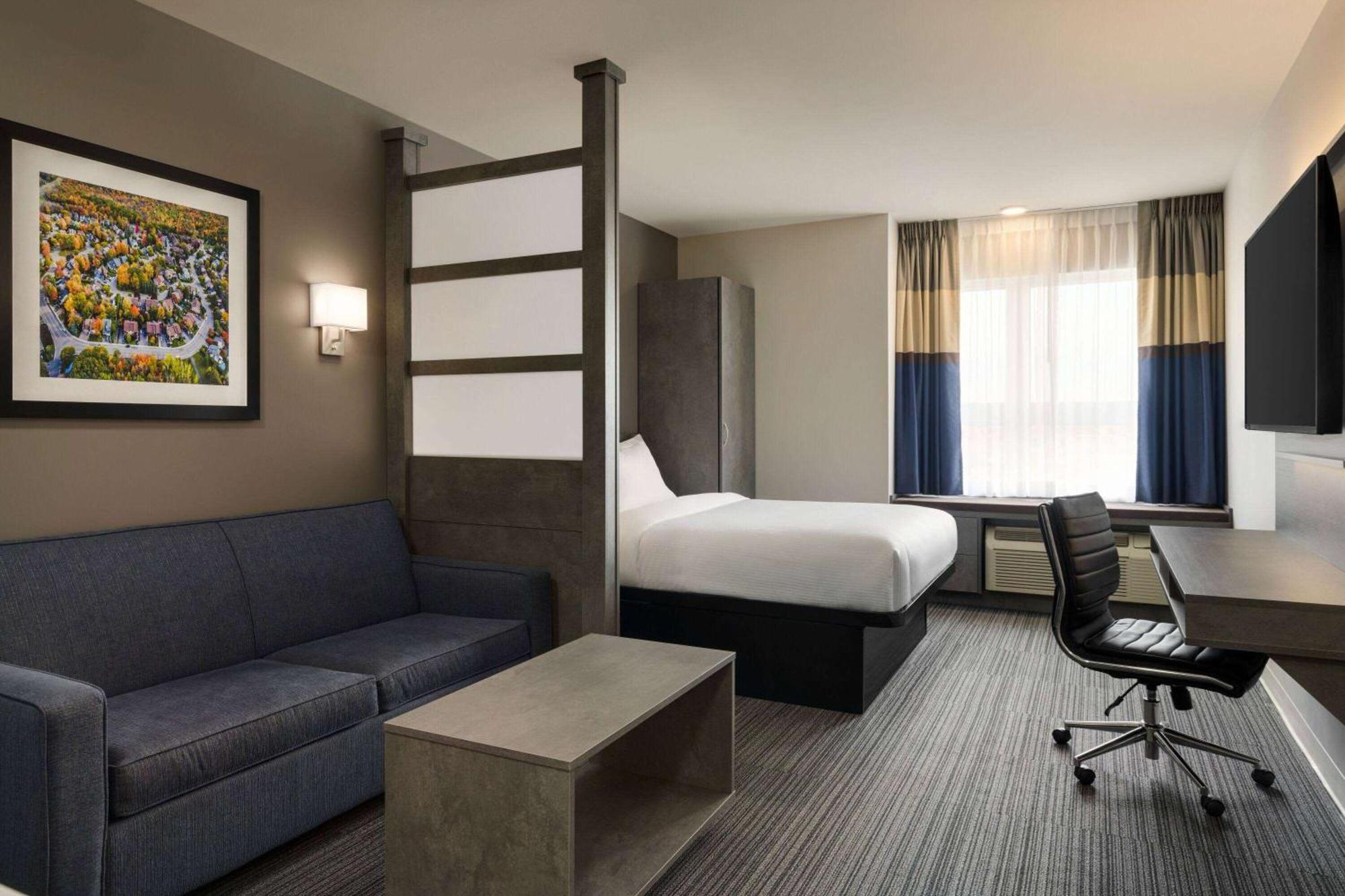 Microtel Inn & Suites By Wyndham Boisbriand Sainte-Thérèse-de-Blainville Exterior photo