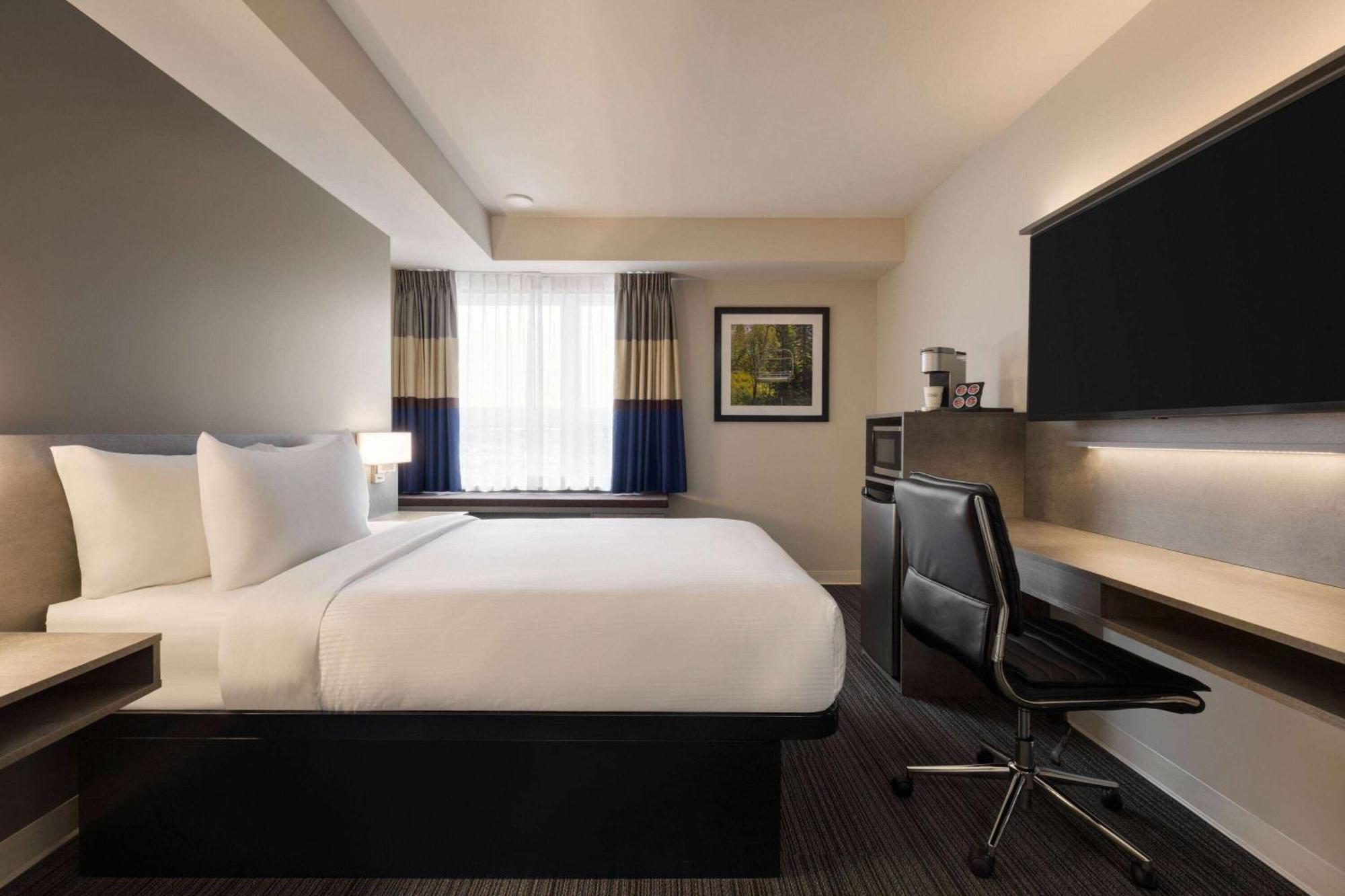 Microtel Inn & Suites By Wyndham Boisbriand Sainte-Thérèse-de-Blainville Exterior photo