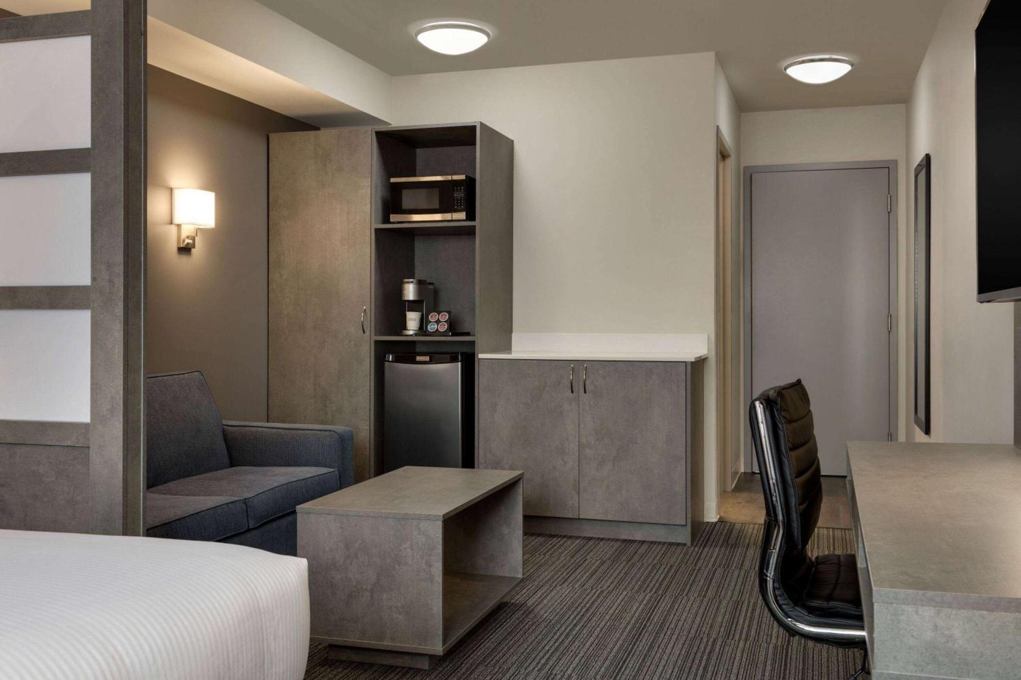 Microtel Inn & Suites By Wyndham Boisbriand Sainte-Thérèse-de-Blainville Exterior photo