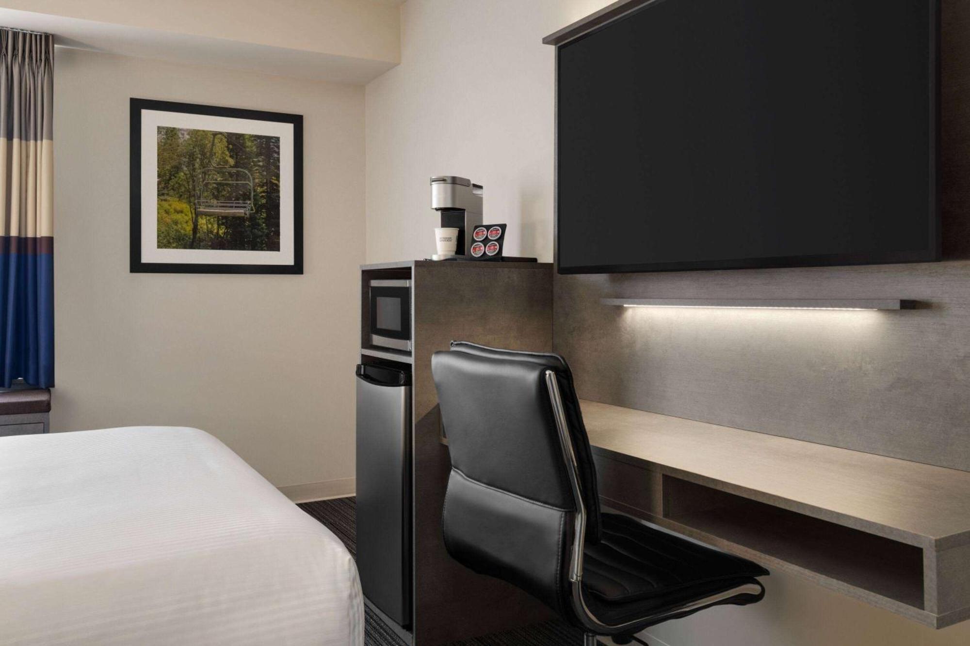 Microtel Inn & Suites By Wyndham Boisbriand Sainte-Thérèse-de-Blainville Exterior photo